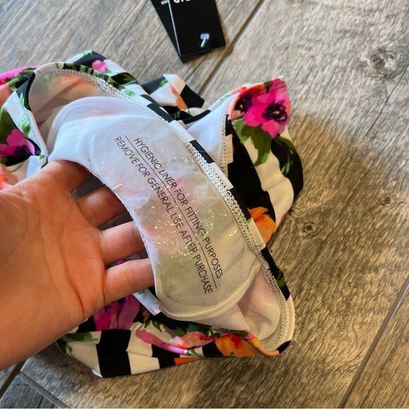 Torrid Floral Striped Bikini Bottoms size medium - Picture 8 of 11